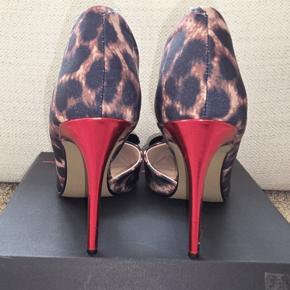 Betsey Johnson Leopard Print Heels with Black Bow and Red Stiletto - Picture 4 of 6